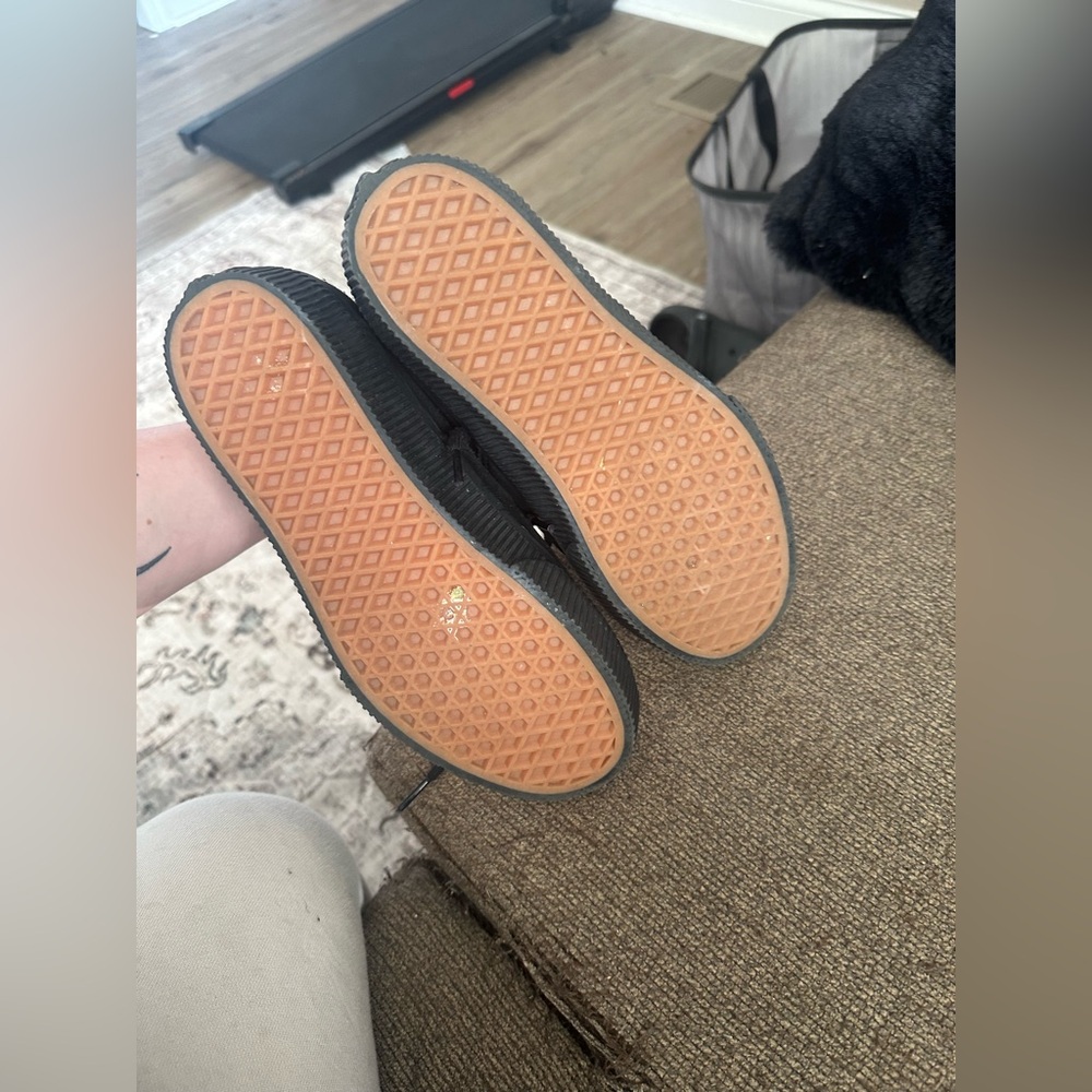 Vans - Picture 5 of 6